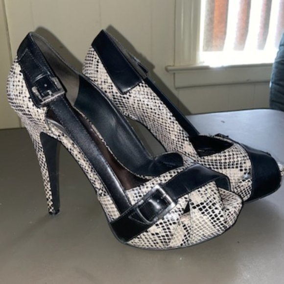 Guess by Marciano Shoes - Guess by Marciano Snake print pump Sz 9.5